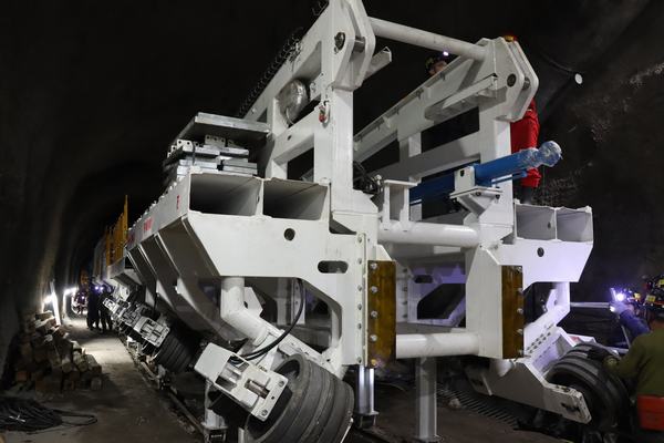 陜煤建設首臺全斷面礦用盾構機/TBM掘進機成功試運轉 陜煤建設首臺全斷面礦用盾構機/TBM掘進機成功試運轉
